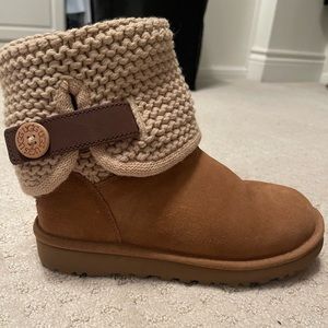 Cute Ugg fold over booties in brown. Great condition.